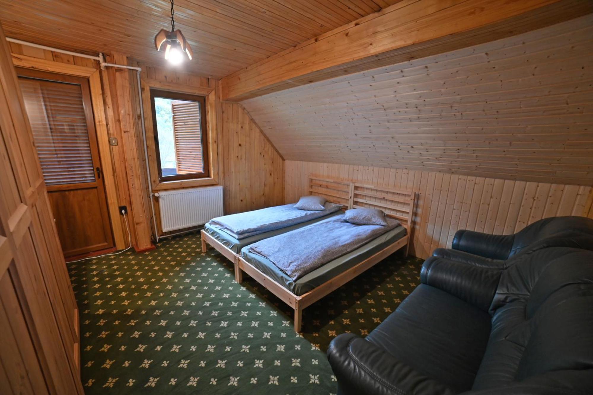 Casa De Vacanta Satic Piatra Craiului La Doi Viermi Exterior photo